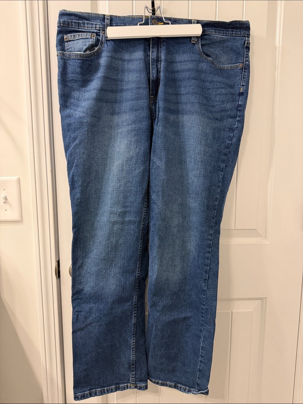 42x 32 Classic mens Straight-Leg Jeans in Medium Blue